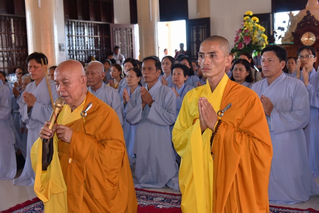 Offering ten pagodas in the year of the Rat