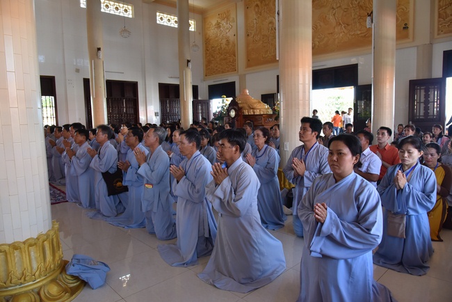 Offering ten pagodas in the year of the Rat