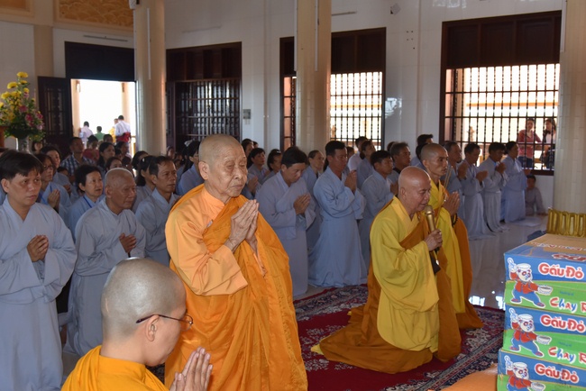 Offering ten pagodas in the year of the Rat