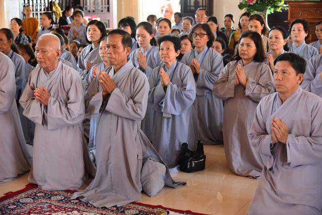 Offering ten pagodas in the year of the Rat