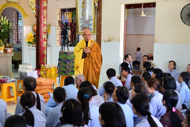 Offering ten pagodas in the year of the Rat