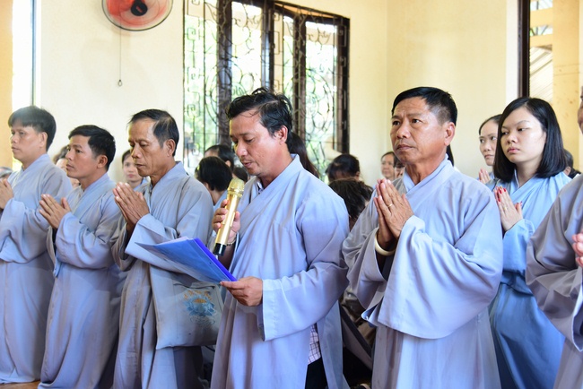 Offering ten pagodas in the year of the Rat