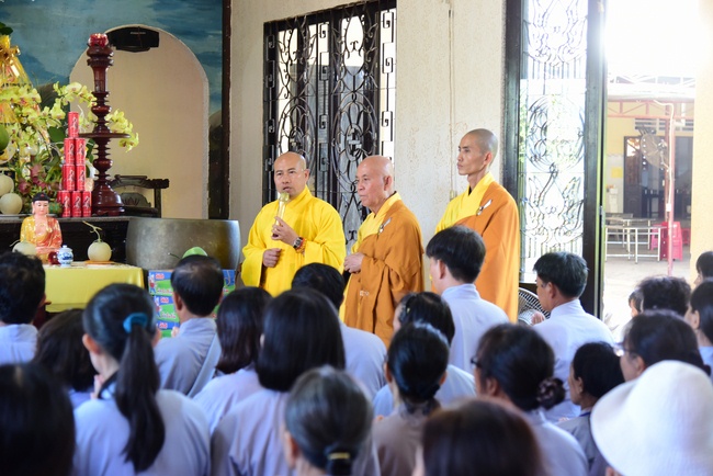 Offering ten pagodas in the year of the Rat