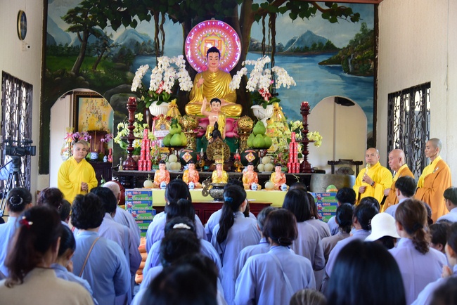 Offering ten pagodas in the year of the Rat