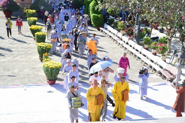 Offering ten pagodas in the year of the Rat