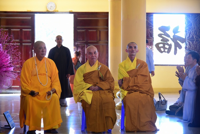 Offering ten pagodas in the year of the Rat