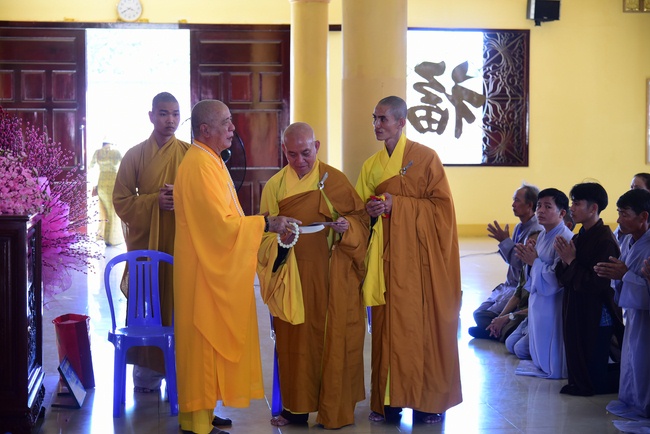 Offering ten pagodas in the year of the Rat