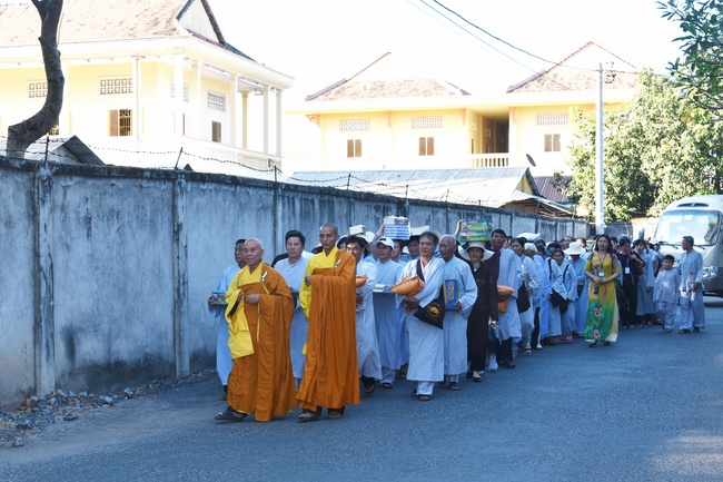 Offering ten pagodas in the year of the Rat
