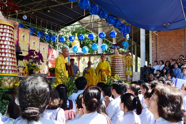 Offering ten pagodas in the year of the Rat