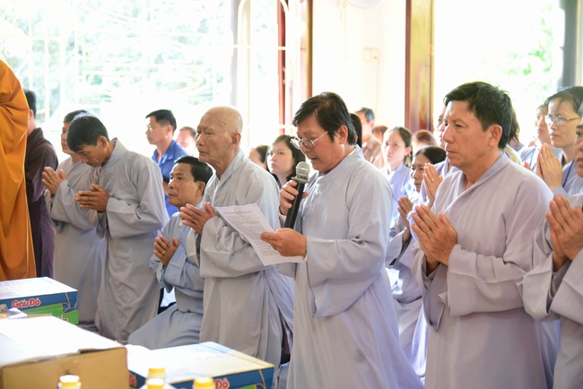 Offering ten pagodas in the year of the Rat
