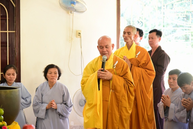 Offering ten pagodas in the year of the Rat