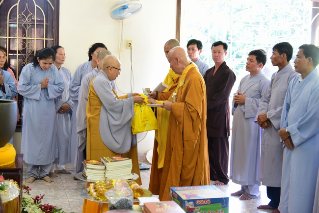 Offering ten pagodas in the year of the Rat