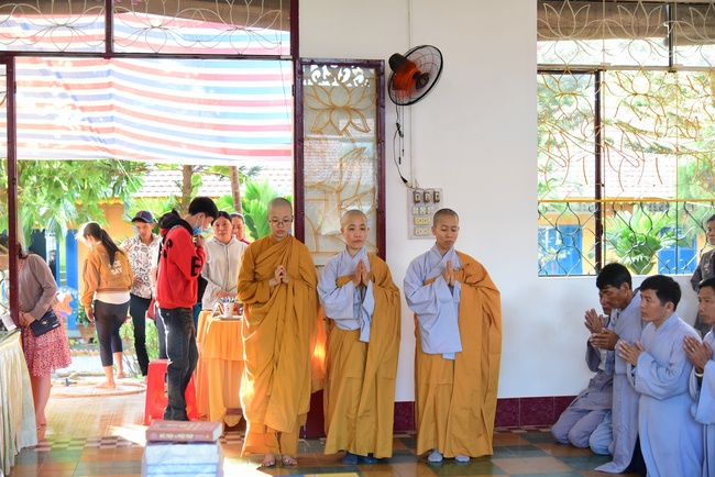 Offering ten pagodas in the year of the Rat