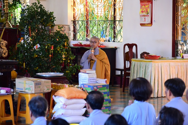 Offering ten pagodas in the year of the Rat