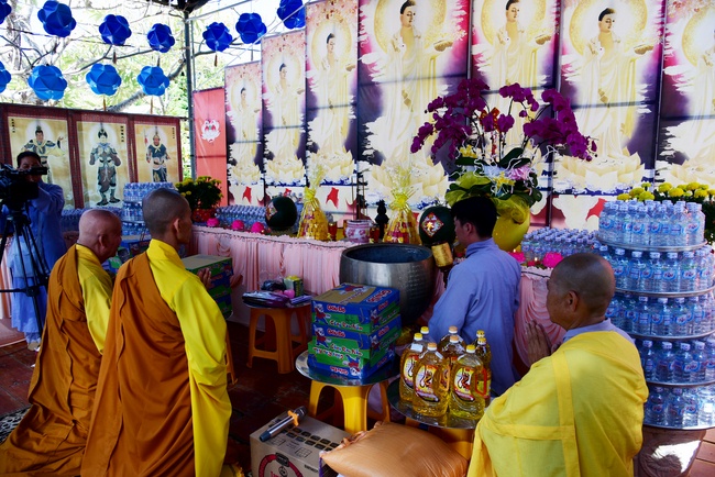 Offering ten pagodas in the year of the Rat