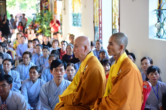 Offering ten pagodas in the year of the Rat