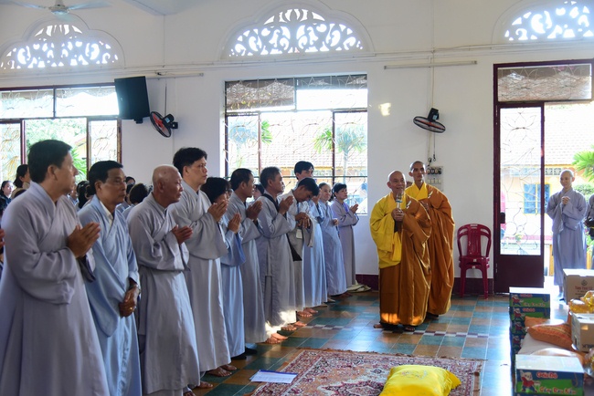 Offering ten pagodas in the year of the Rat