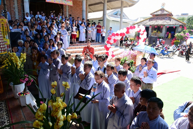 Offering ten pagodas in the year of the Rat