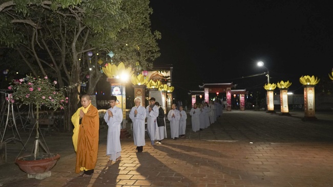 The enlightenment attaining ceremony of the Shakyamuni Buddha at Dong Da Pagoda – Thanh Hoa Province