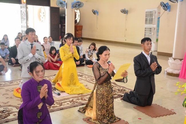The Wedding Ceremony at the pagoda