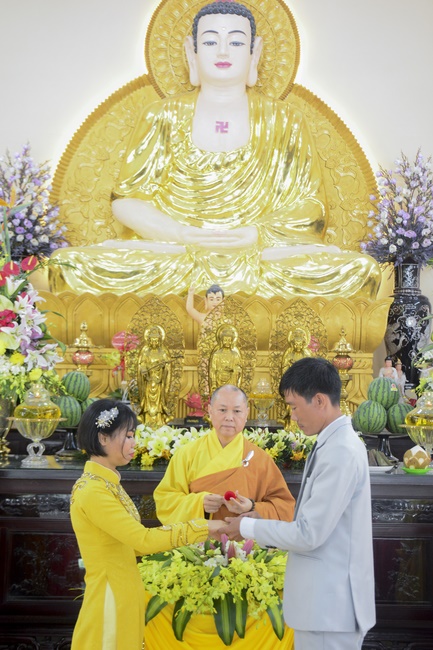 The Wedding Ceremony at the pagoda