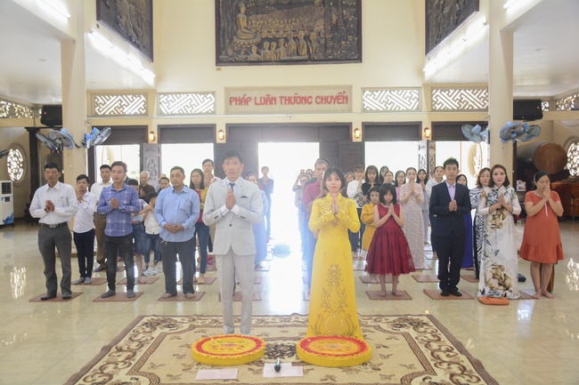 The Wedding Ceremony at the pagoda