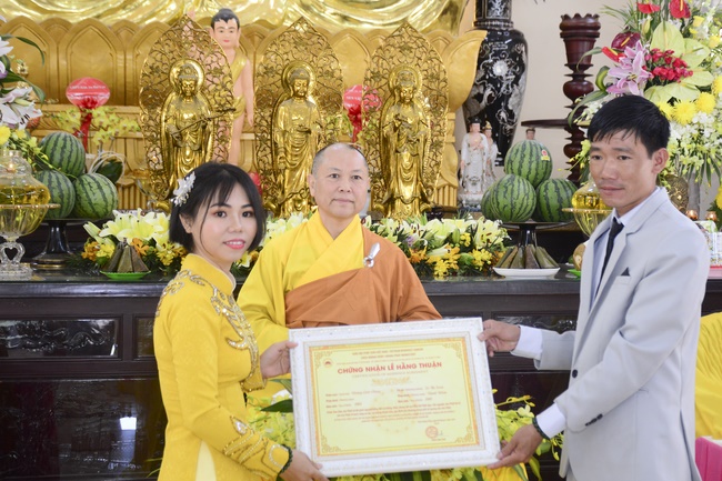 The Wedding Ceremony at the pagoda