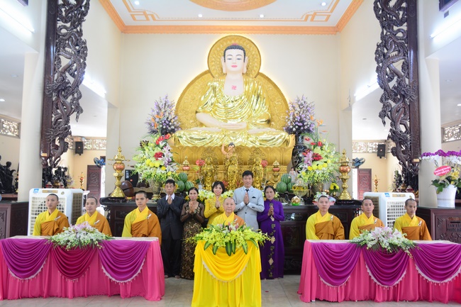The Wedding Ceremony at the pagoda