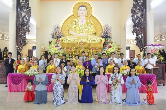 The Wedding Ceremony at the pagoda