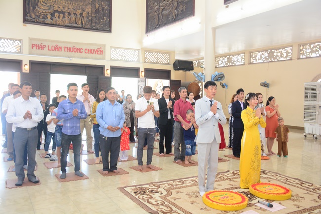 The Wedding Ceremony at the pagoda