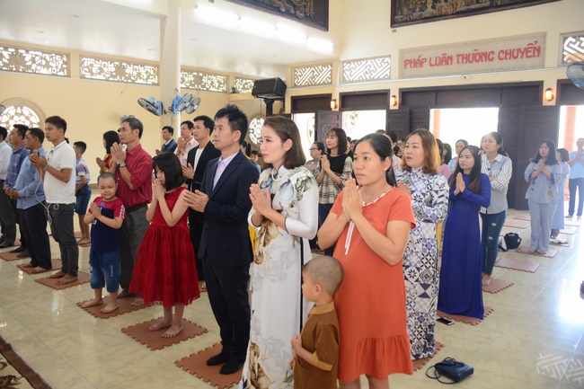 The Wedding Ceremony at the pagoda