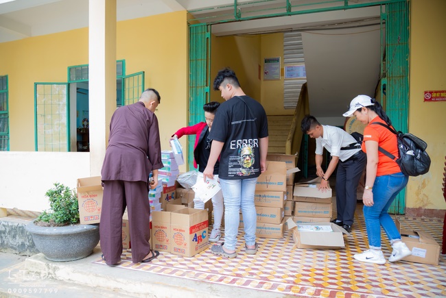 Giving gifts to pupils on occasion preparing Lunar New Year