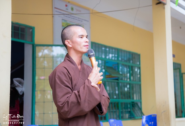 Giving gifts to pupils on occasion preparing Lunar New Year