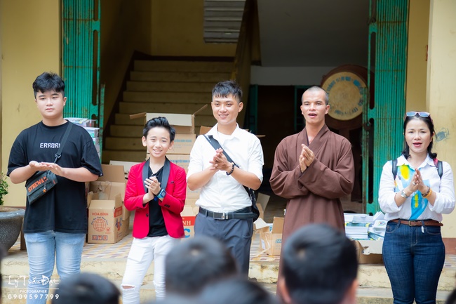 Giving gifts to pupils on occasion preparing Lunar New Year
