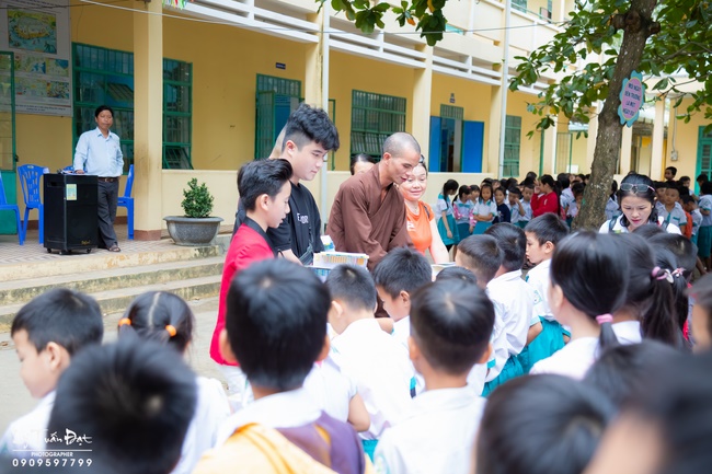 Giving gifts to pupils on occasion preparing Lunar New Year