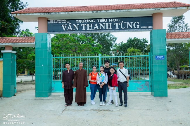 Giving gifts to pupils on occasion preparing Lunar New Year