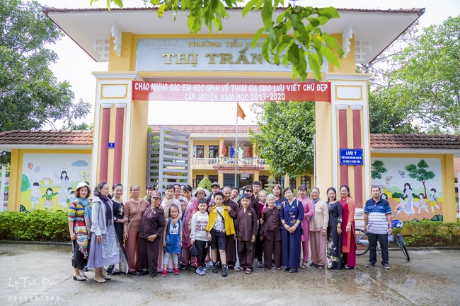 Giving gifts to pupils on occasion preparing Lunar New Year