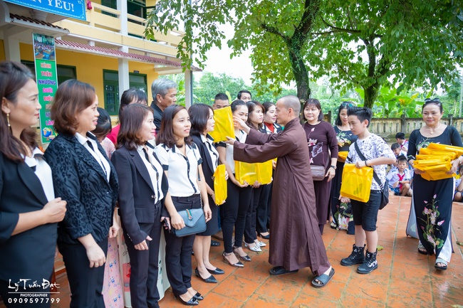 Giving gifts to pupils on occasion preparing Lunar New Year