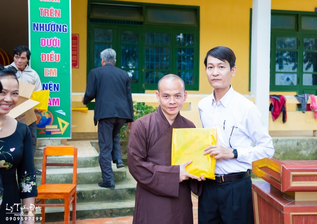 Giving gifts to pupils on occasion preparing Lunar New Year