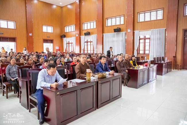Giving gifts to pupils on occasion preparing Lunar New Year