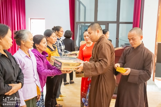Giving gifts to pupils on occasion preparing Lunar New Year