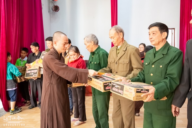 Giving gifts to pupils on occasion preparing Lunar New Year