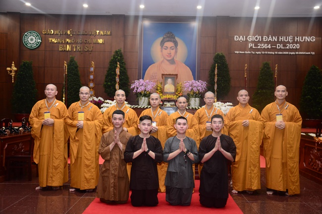 Receiving precepts from Hue Hung precept altar of the Hoang Phap Pagoda’s monks