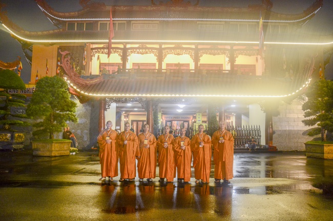 Receiving precepts from Hue Hung precept altar of the Hoang Phap Pagoda’s monks