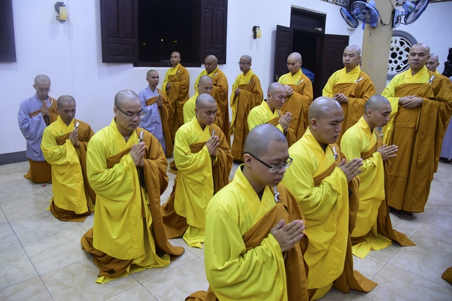 Receiving precepts from Hue Hung precept altar of the Hoang Phap Pagoda’s monks