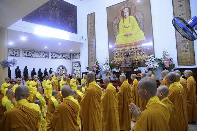 Receiving precepts from Hue Hung precept altar of the Hoang Phap Pagoda’s monks