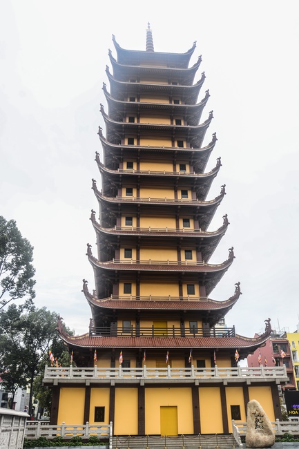 Receiving precepts from Hue Hung precept altar of the Hoang Phap Pagoda’s monks