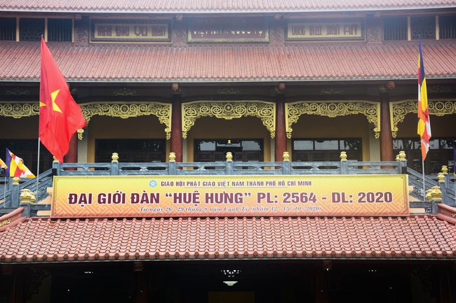 Receiving precepts from Hue Hung precept altar of the Hoang Phap Pagoda’s monks