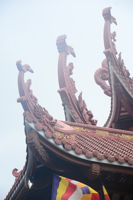 Receiving precepts from Hue Hung precept altar of the Hoang Phap Pagoda’s monks