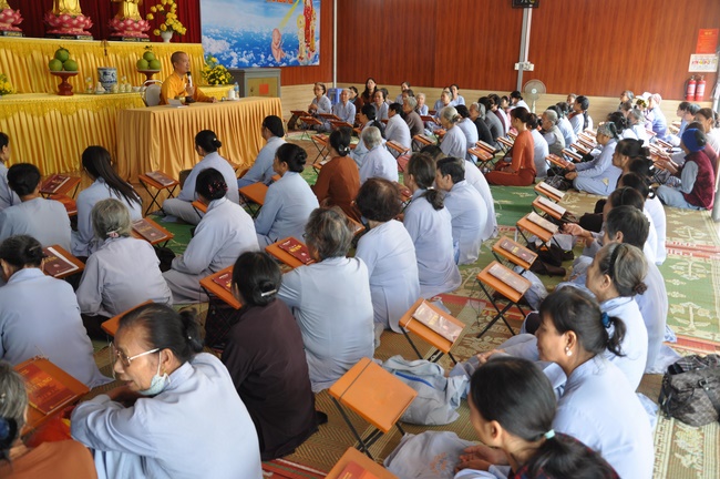 One–Day Retreat at Tieu Dao Pagoda